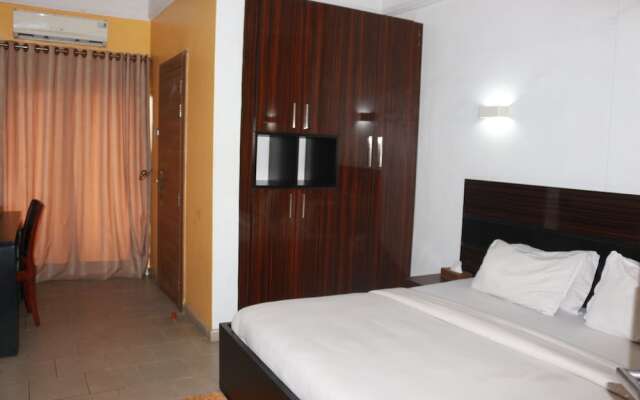 Signatious Hotel and Suites Delta