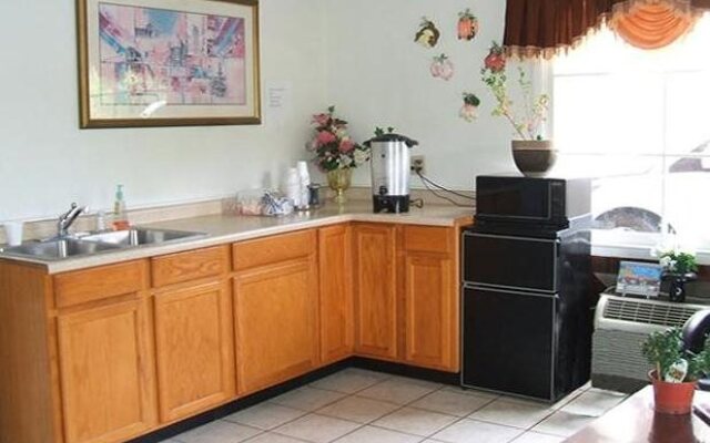 Scottish Inn & Suites