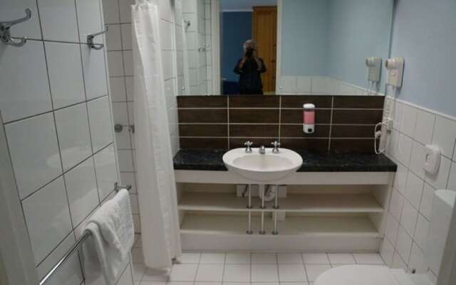 Golden Leaf Motor Inn