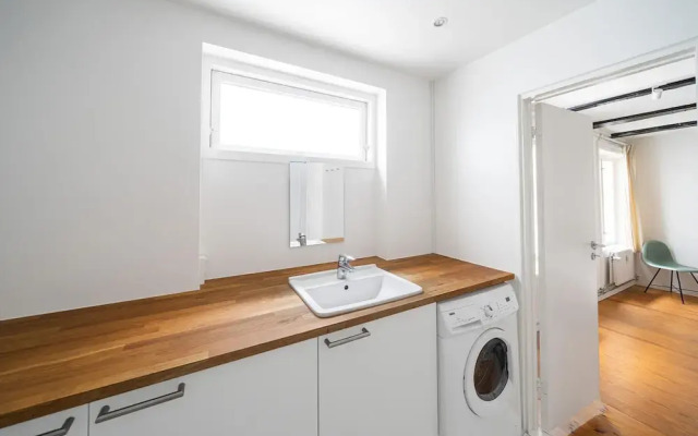Charming City Apartment w 2-bedrooms