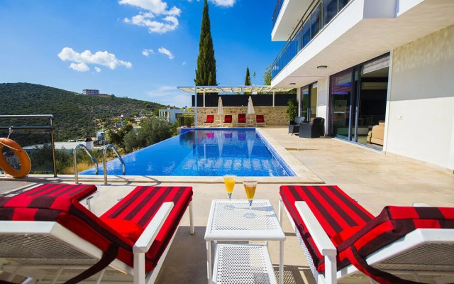 Villa Merak by Akdenizvillam