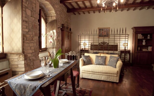 Loggia dei Maestri Comacini