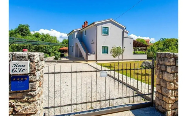 Villa Tara With a Beautiful Heated Pool