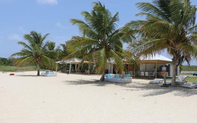 Rendezvous Bay Hotel