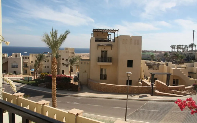 Azzurra Sahl Hasheesh