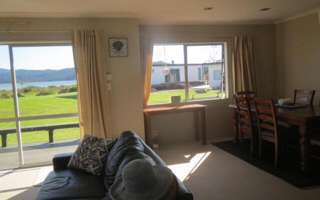 Hosts on the Coast Harbour Views