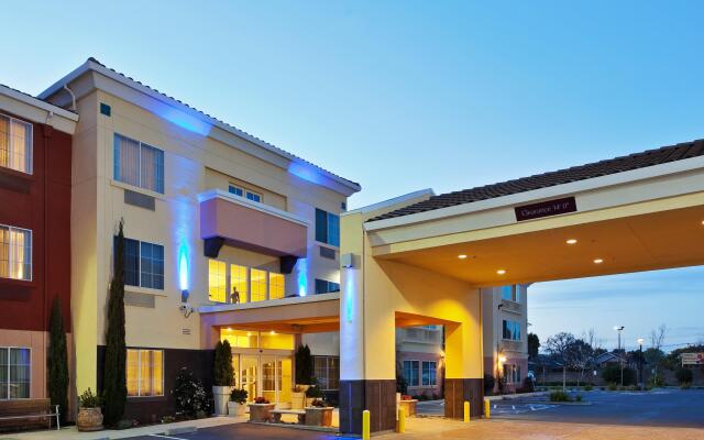 Holiday Inn Express Hotel & Suites Berkeley, an IHG Hotel