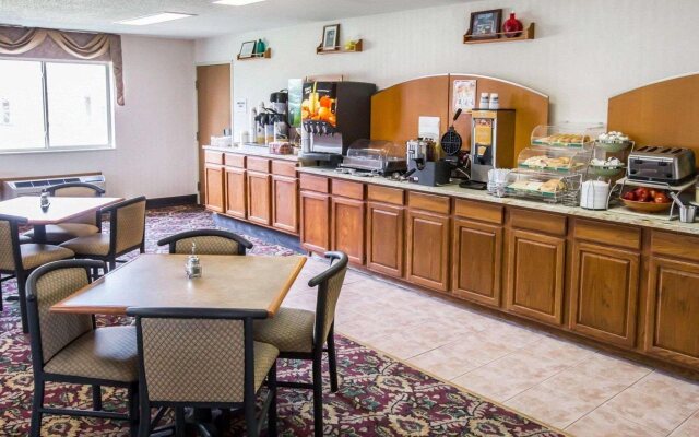 Quality Inn & Suites Woodstock near Lake Geneva