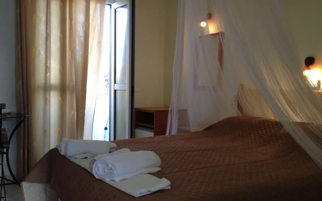 Kostas Rooms & Apartments