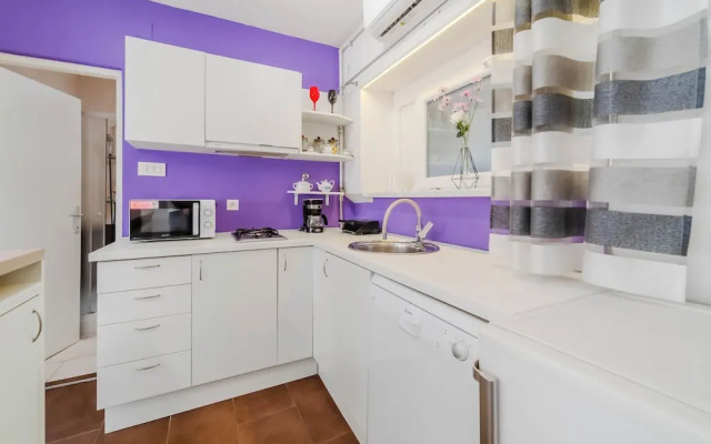 Charming Downtown Studio
