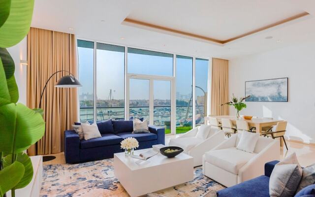 Large waterfront property palm