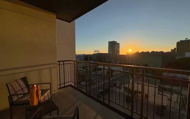 Sunny Home in Mid-hollywood Pool Free Parking