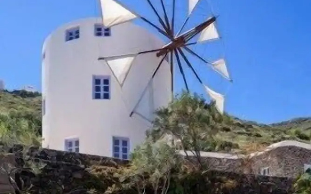 Blue Windmill Villa in Imerovigli