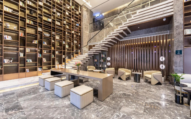 Atour Hotel Zhengzhou East Station Longzi Lake