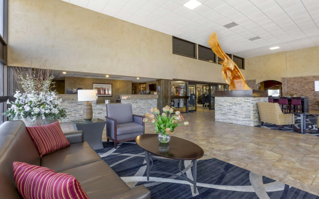 Best Western Plus Raton Hotel - фото 2