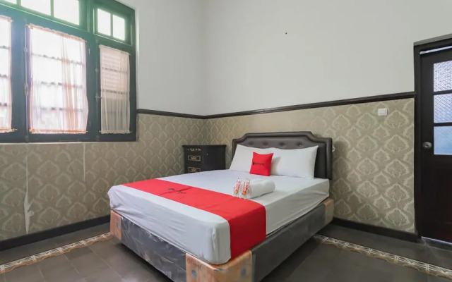 RedDoorz Syariah @ Kolonial Guest House