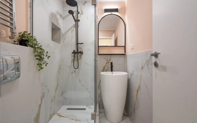 Elegant 3BR by the Romanian Athenaeum