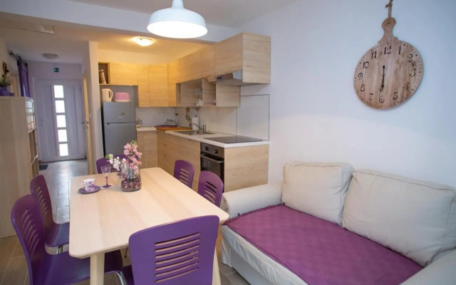 Apartman Matej with pool Povljana