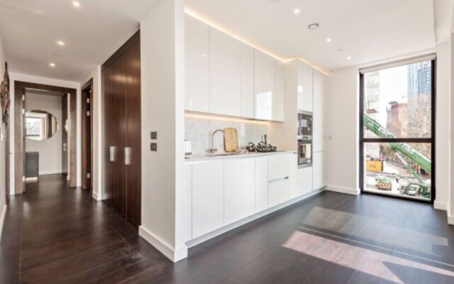 Elegant Two Bedroom Apartment With Winter Garden