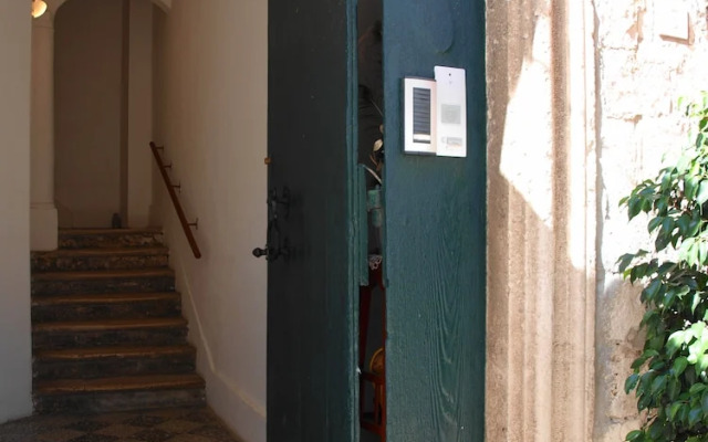 Miro Studio Apartments