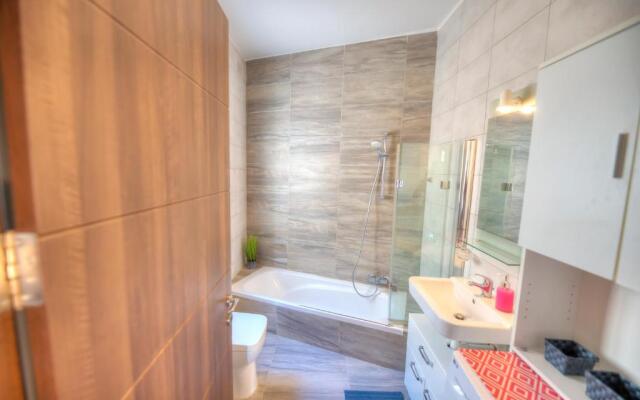 Charming 2 bedroom apartment close to Junior College ETUS1-1