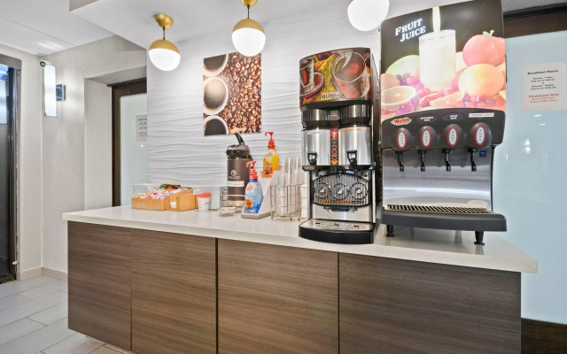 La Quinta Inn & Suites by Wyndham Sturbridge