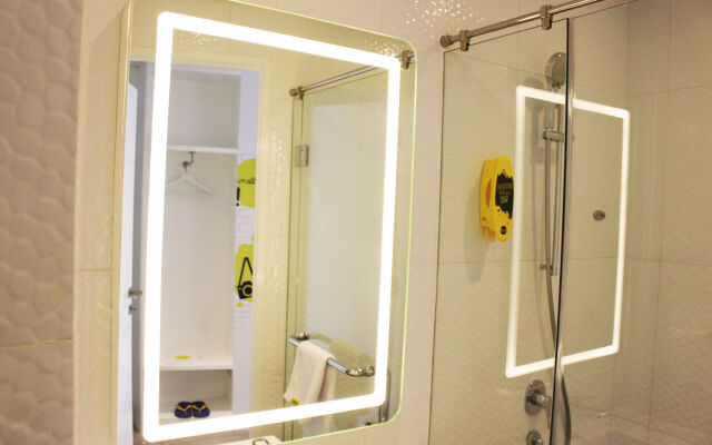 YELLO Hotel Harmoni Jakarta