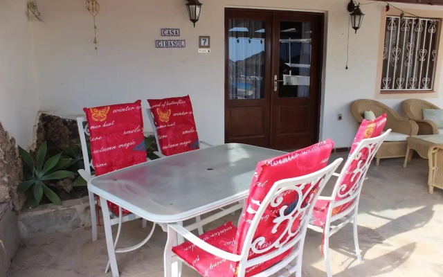 Beautiful 2-bed Bungalow in Parque Holandés