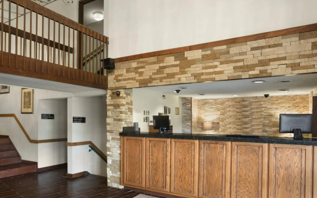Ramada by Wyndham Pittsburgh/New Stanton