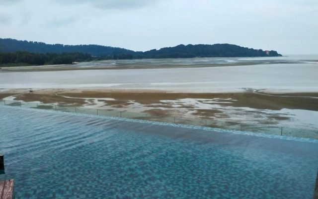 ZilleVille Studio Suite Seaview With Balcony at Imperium Residence