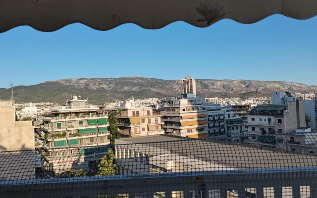 Penthouse spacious w super wifi & terrace, 2 min from metro