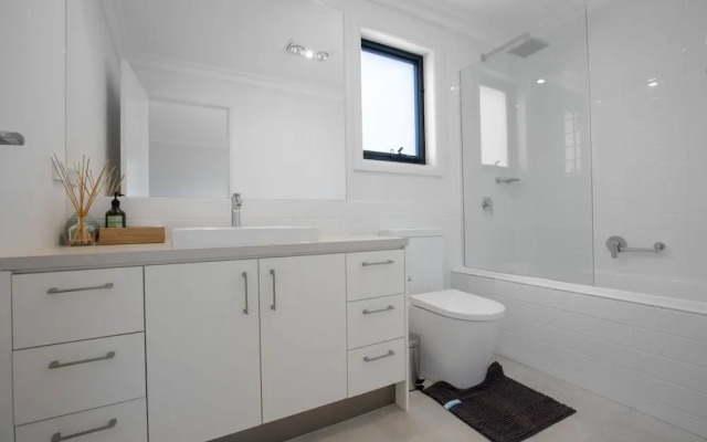 Captivating Large 4br@narre Warren