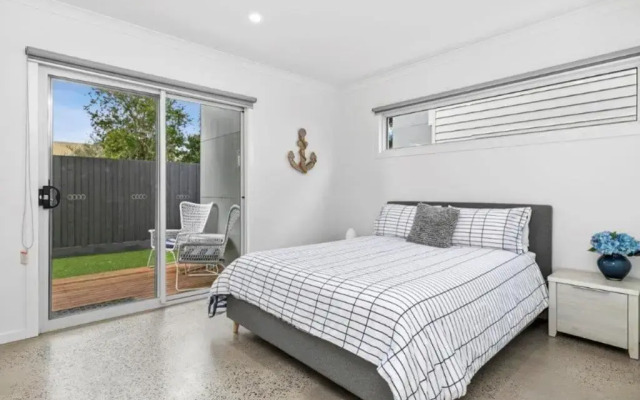 CASA EMEC- 500m To The Beach Or Main Strip!