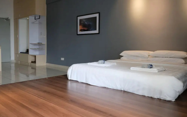Flamingo Suite