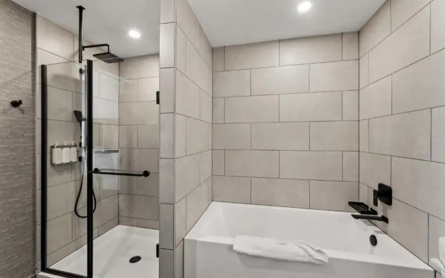 Sandman Signature Dallas Las Colinas Hotel & Suites