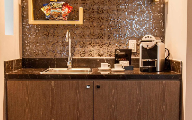 The L Hotel