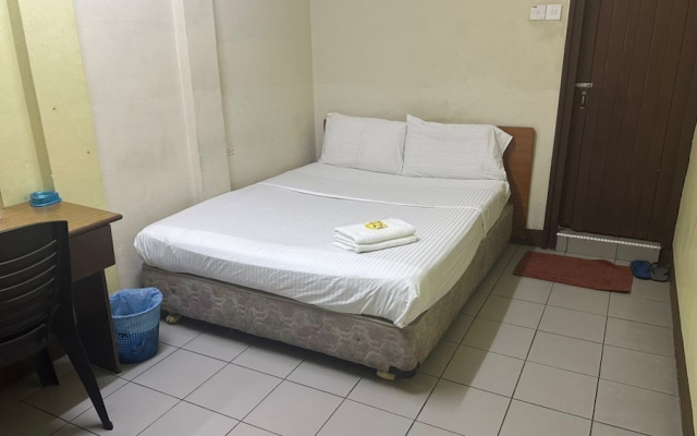 OYO 91284 White House Hotel Kluang