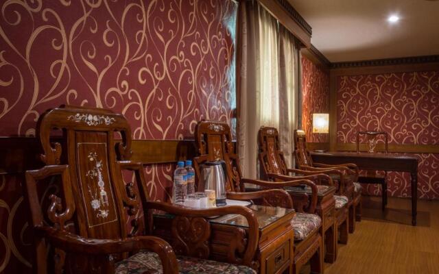 Golden Phoenix Hotel