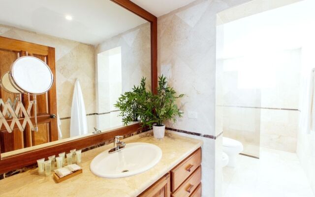 Las Terrazas VIP Pool Beach Club & Spa