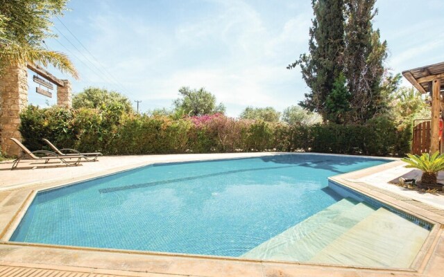 Amazing Home in Laatchi With 3 Bedrooms, Outdoor Swimming Pool and Swimming Pool