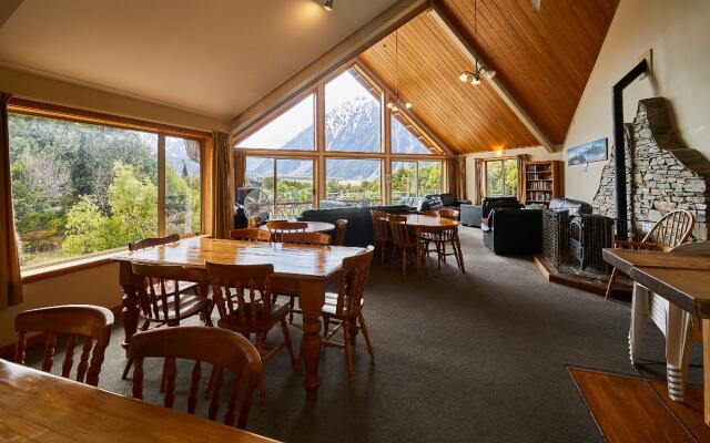 Aoraki Mount Cook Alpine Lodge