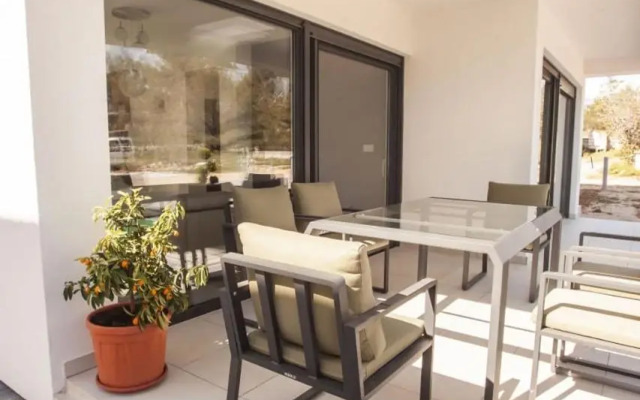 Villa S