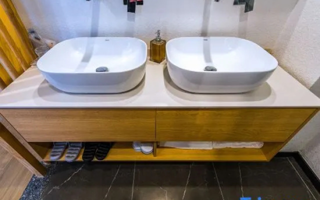 Half-mountain splash