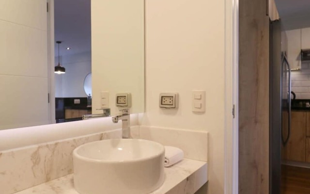 w Modern 1BR With Balcony in Miraflores