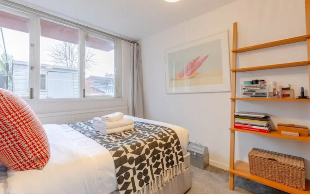 Stunning 1BD Flat w/ Garden Area, Kentish Town!