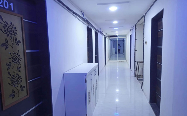 Fabhotel Classic Square