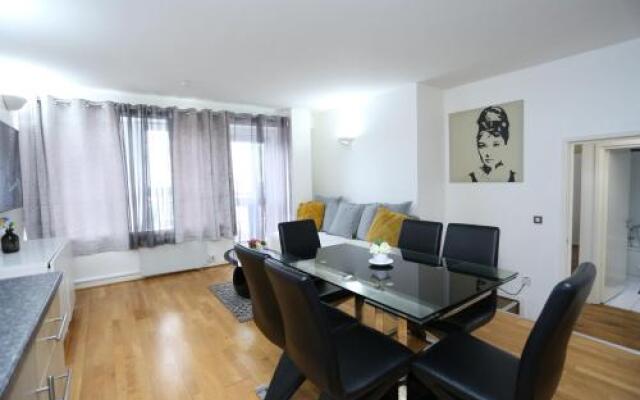 Gorgeous 2 Bathroom Woolwich