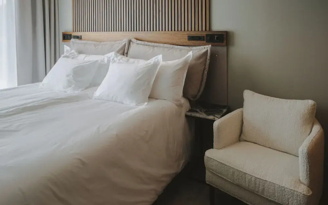 Season Hotel