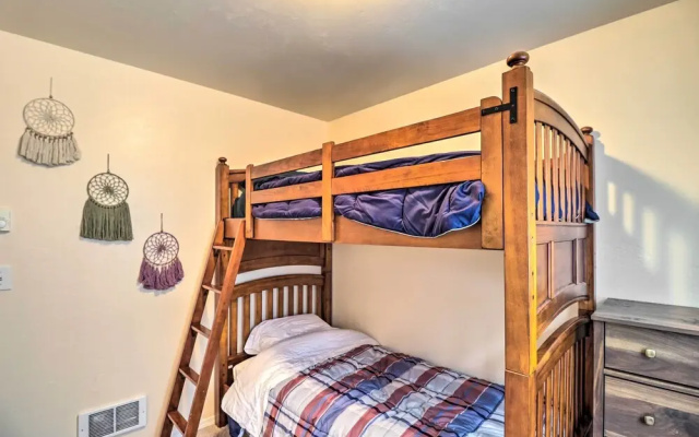 Family-friendly Columbia Falls Townhome w/ Views!