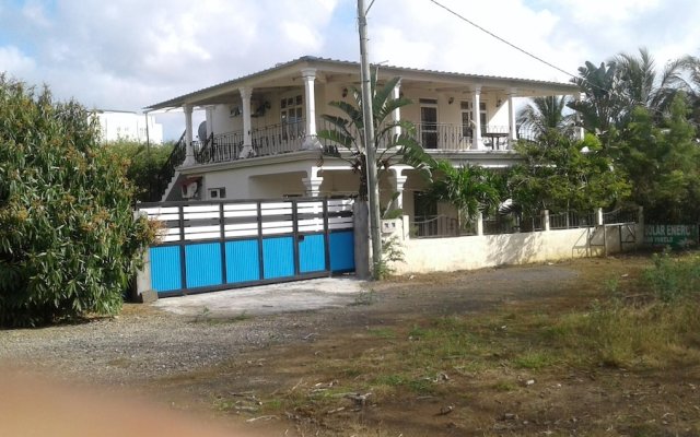 House With 2 Bedrooms in Trou aux Biches Beach, With Enclosed Garden a